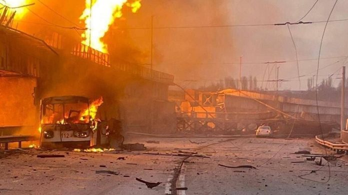 Пожар после удара по ДнепроГЭС